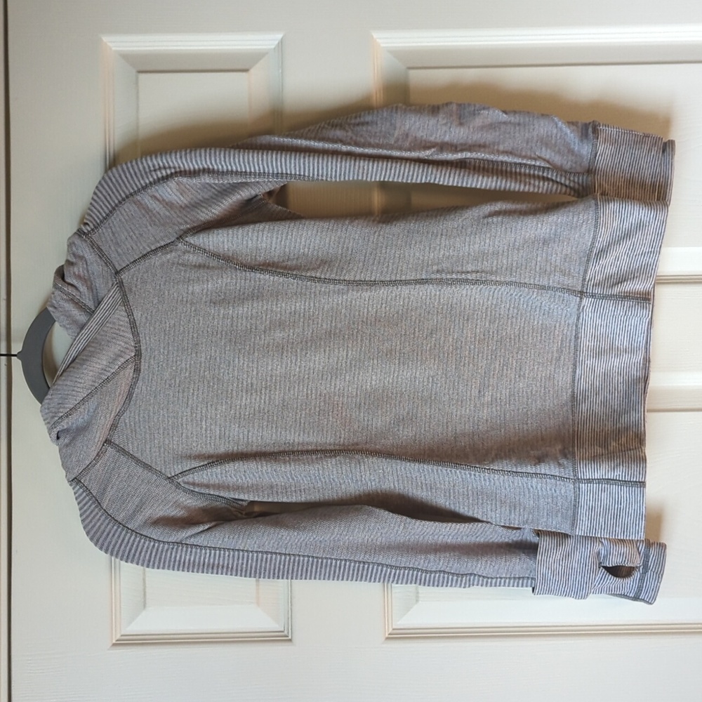 Lululemon Women's grey and white hoodie